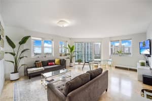 20000 E Country Club Dr 1211, Aventura