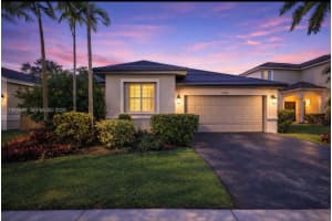 1784 Aspen Ln, Weston