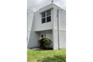 9421 Evergreen Pl 109, Davie