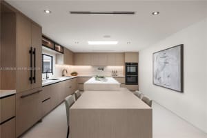 21490 Highland Lakes Blvd, Miami