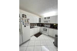 17000 Nw 67th Ave 123, Hialeah