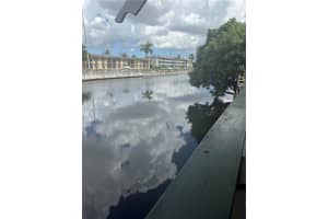 7643 Nw South River Dr, Medley