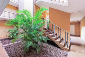 9423 Sw 76th St W21, Miami