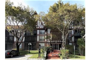 3690 Inverrary Dr 3a, Lauderhill