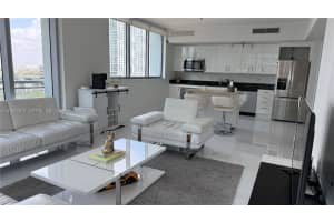 92 Sw 3rd St 1505, Miami