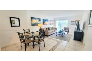 400 S Kings Point Dr 220, Sunny Isles Beach