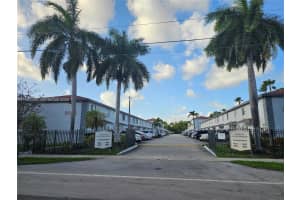 8027 Nw 8th St 17, Miami