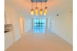 2333 Brickell Ave 1407, Miami