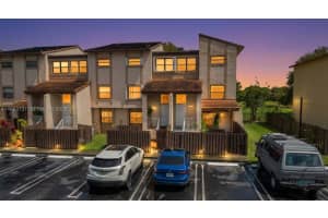 425 W Park Dr 12, Miami