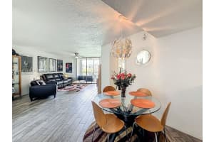 10401 W Broward Blvd 302, Plantation