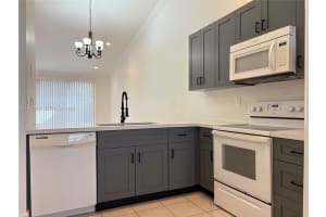 6702 Nw 190th St 6702, Hialeah
