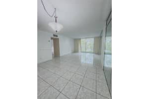 8411 Nw 8th St 301, Miami