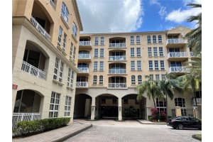 3001 Ne 185th St 122, Aventura