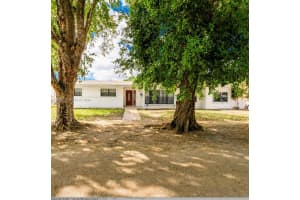 780 Ne 155th St, Miami