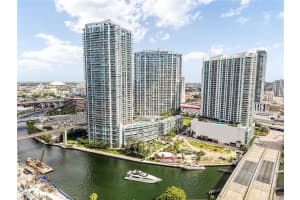 90 Sw 3rd St 3003, Miami