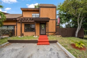 10101 Woodbury Ct, Pembroke Pines