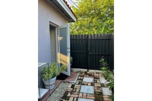 9525 Sw 16th St A, Miami