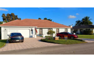 18921 W Oakmont Dr, Hialeah
