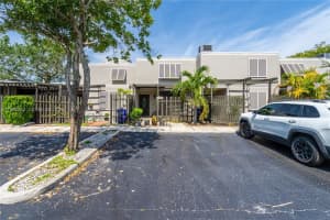 1424 Nw 113th Way, Pembroke Pines