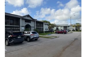451 Ne 207th Ln 102, Miami