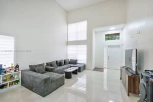 9602 Nw 8th Cir, Plantation
