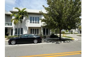 10361 Nw 64th Ter, Doral