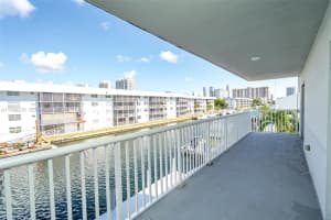 3527 Ne 168th St 301, North Miami Beach