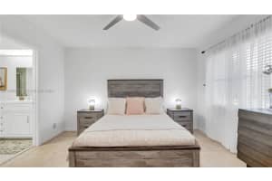 100 Sw 130th Ter 204c, Pembroke Pines