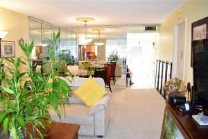 9881 Sunrise Lakes Blvd 207, Sunrise