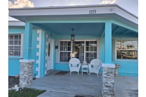 1115 Lake Geneva Dr, Lake Worth