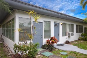 1050 92nd St 4, Bay Harbor Islands