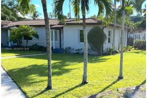 922 Ne 108th St, Biscayne Park