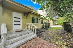 3040 Lucaya St, Miami