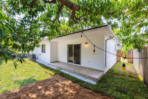 3027 Sw 24th St, Miami