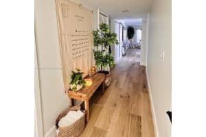 223 Lakeview Dr 204, Weston