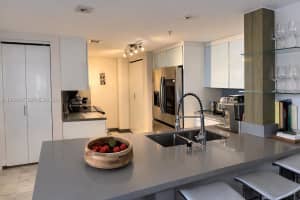 701 Brickell Key Blvd 1611, Miami