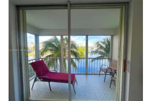 3030 Marcos Dr T302, Aventura