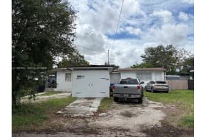 1424 Nw 69th St, Miami