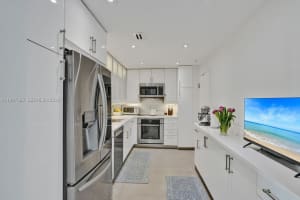 90 Edgewater Dr 625, Coral Gables