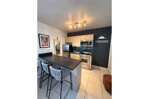601 Michigan Ave 3, Miami Beach