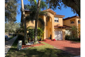 194 Maple Ter, Davie