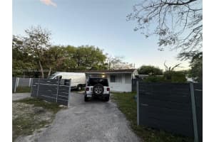 502 Ne 163rd St, Miami