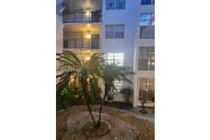 6901 Cypress Rd B17, Plantation