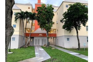 8215 Lake Dr 108, Doral