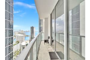 1050 Brickell Ave 2722, Miami
