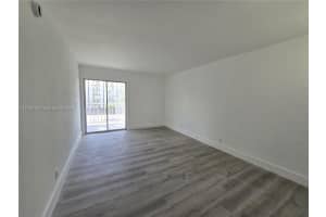 4550 Nw 9th St 311e, Miami