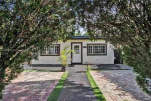 2158 Nw 100th St, Miami