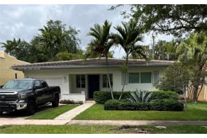 323 Velarde Ave, Coral Gables