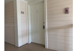 907 Ne 199th St 204, Miami
