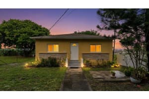 2231 Nw 74th St, Miami